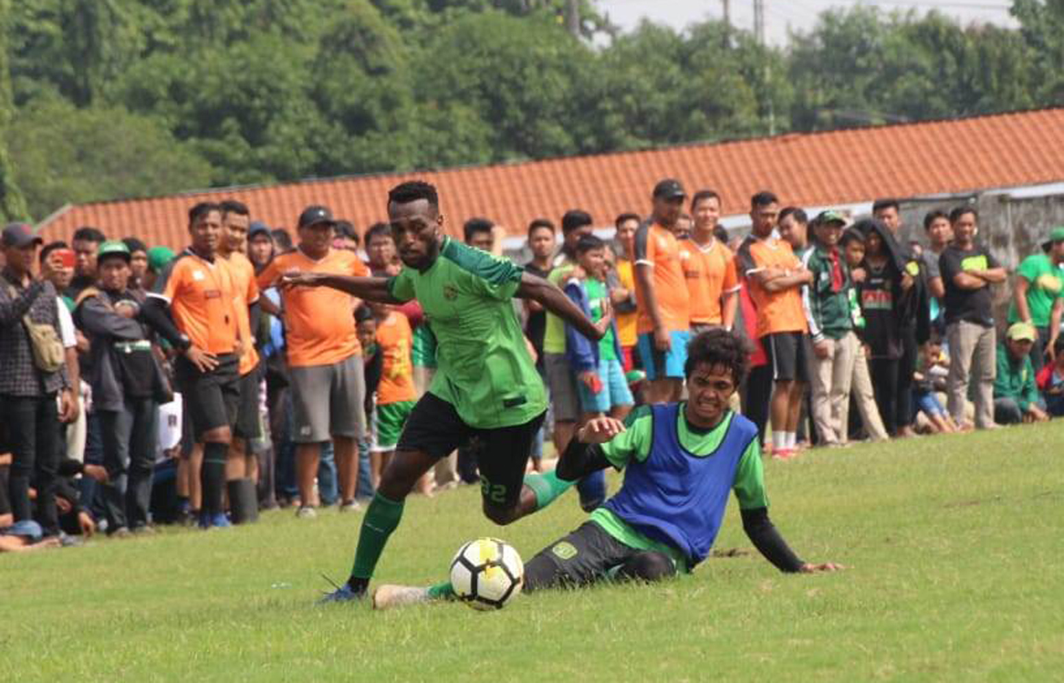 Elisa Basna: Ditegur Persebaya, Dihukum Komdis