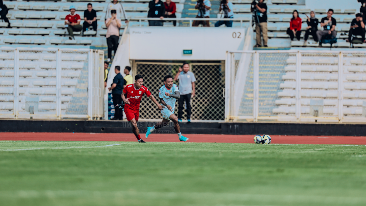 Saddil Ramdani dan Wahyu Prasetyo dalam sesi latihan Timnas Indonesia jelang Piala AFF 2026. (PSSI)