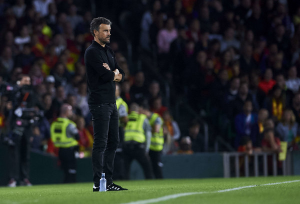 Luis Enrique Kirim Kode kepada Barcelona