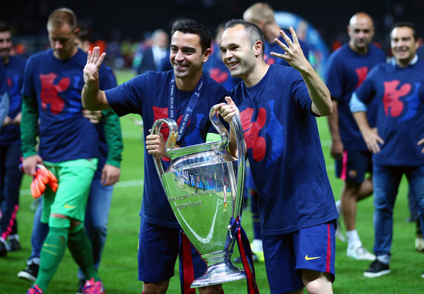Respons Iniesta jika Diduetkan dengan Xavi Latih Barcelona