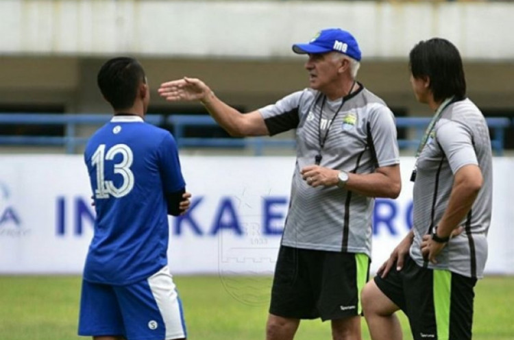 Piala Indonesia 2018: Berakhir Januari 2019, Pelatih Persib Sampaikan Kritik