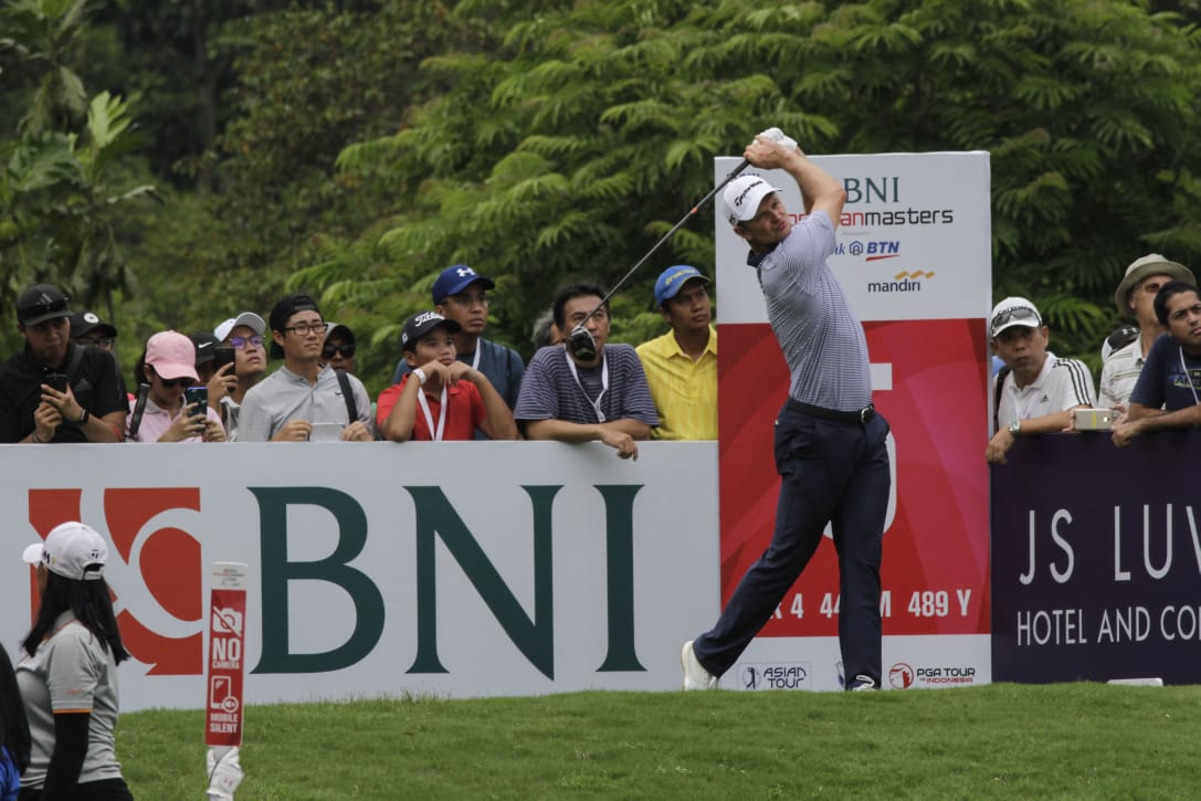 Pegolf Asal Thailand dan Swedia Bersaing Ketat di Indonesian Masters 2018