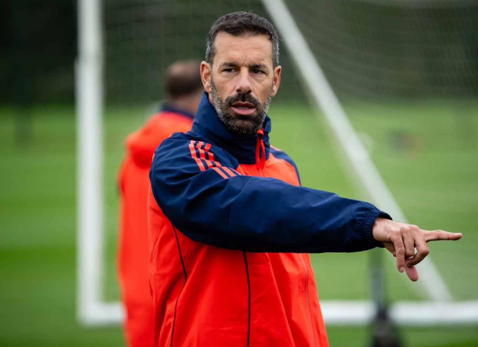 Jangan Banyak Berharap kepada Van Nistelrooy, Suksesor Ten Hag di Manchester United
