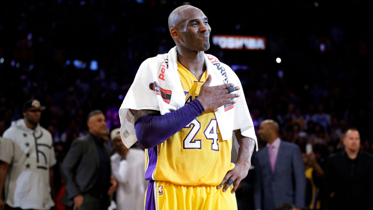 Seniman di Manila Beri Penghormatan untuk Kobe Bryant dan Gianna