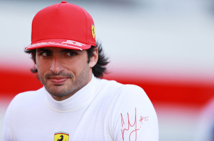 Jadi Pembalap Ferrari Terbaik Musim Ini, Carlos Sainz Enggan Besar Kepala