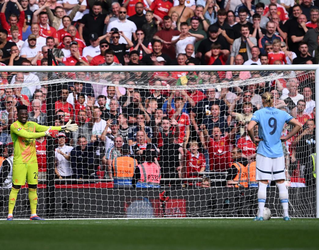 Ketika Psywar Andre Onana di Adu Penalti Gagal kepada Erling Haaland dan Menjadi Viral