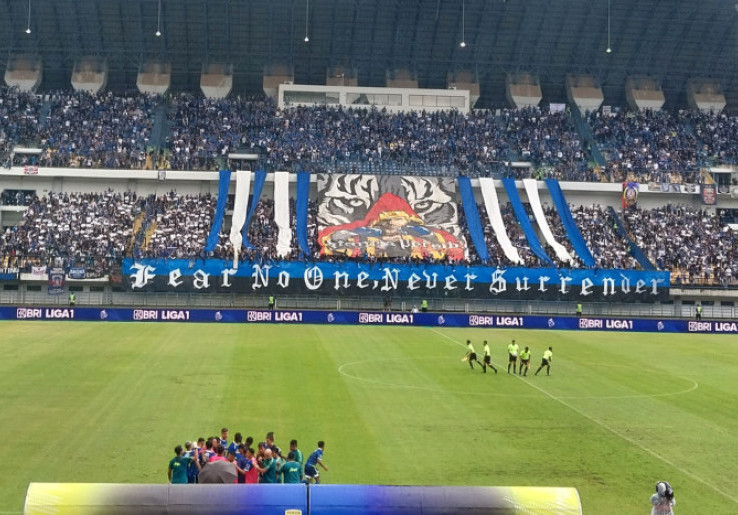 Persib Akui Lapangan Stadion GBLA Masih Buruk