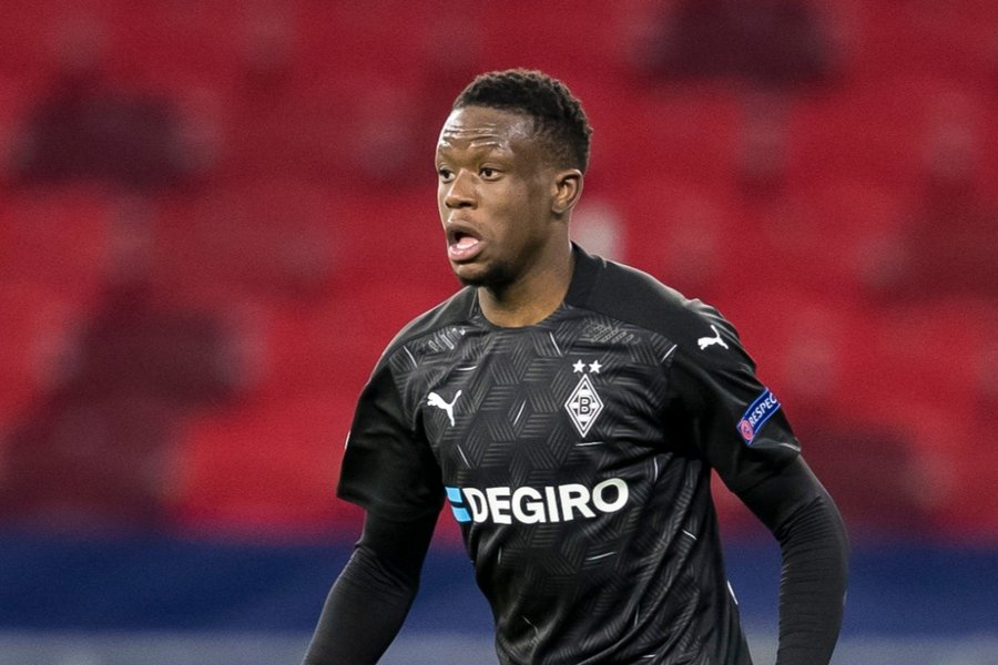 Gelandang Monchengladbach Bikin Duo Manchester Saling Sikut