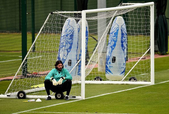 Adu Jago Kiper Premier League: Alisson Moncer, David de Gea Melempem