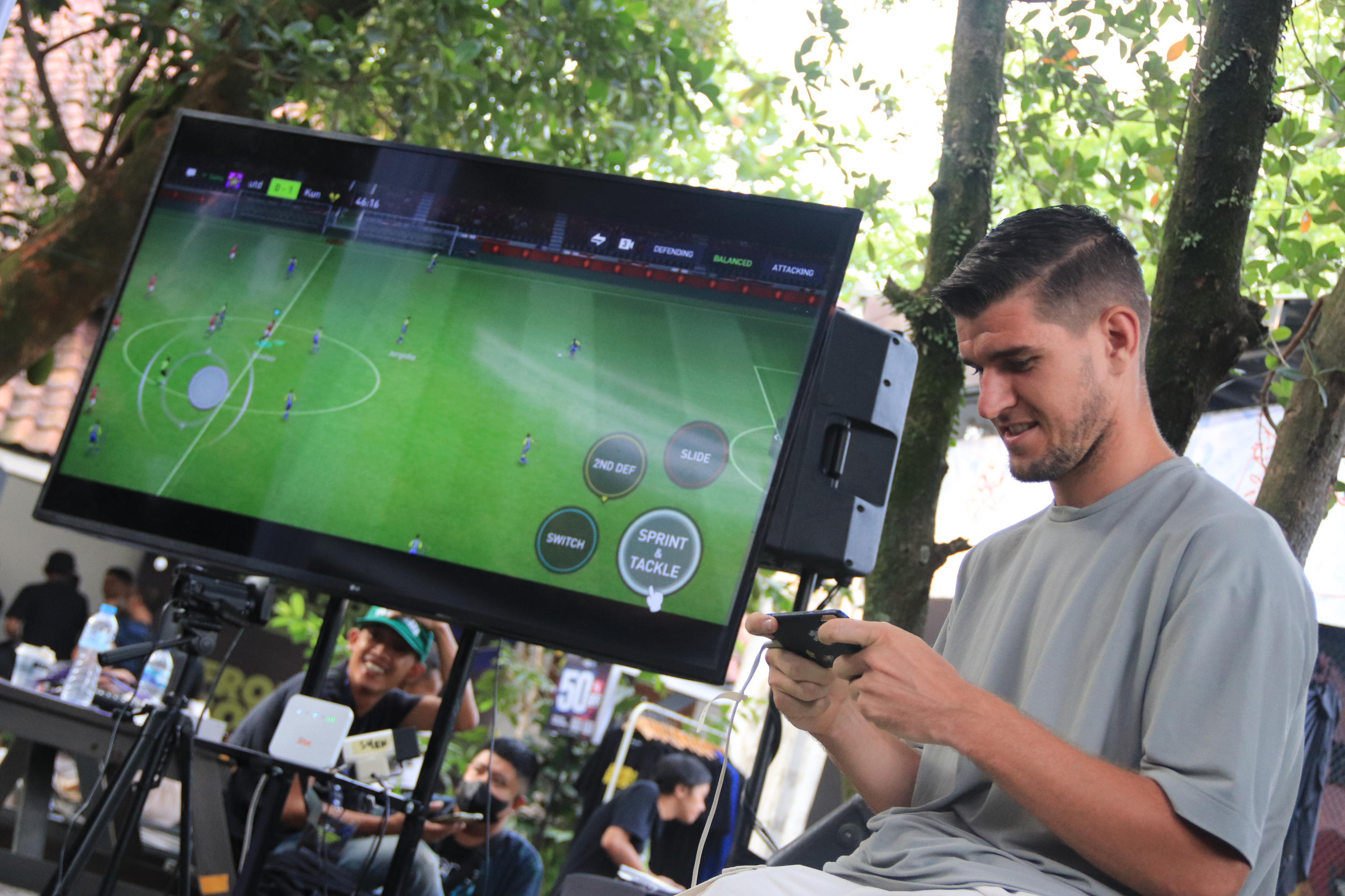 Pemain dan Legenda Persib Ramaikan FIFA Mobile CEW Series 5 di Bandung
