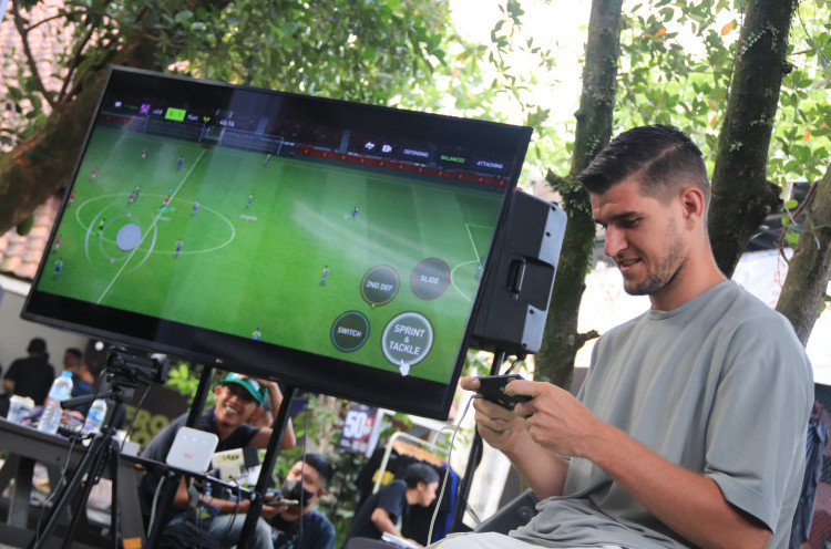 Pemain dan Legenda Persib Ramaikan FIFA Mobile CEW Series 5 di Bandung