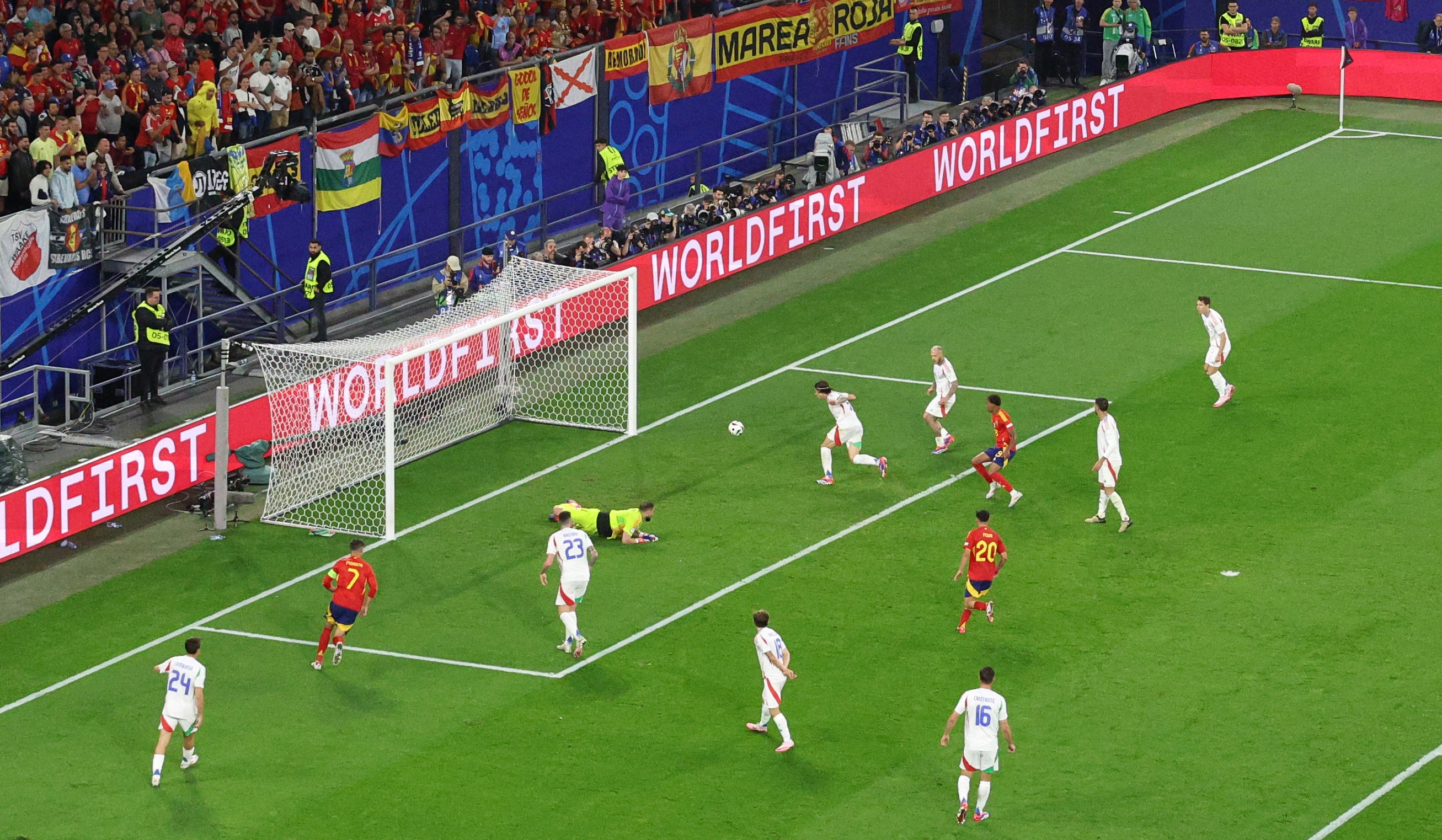 Hasil Euro 2024: Italia Tertunduk, Gol Bunuh Diri Riccardo Calafiori Bawa Spanyol Tembus 16 Besar