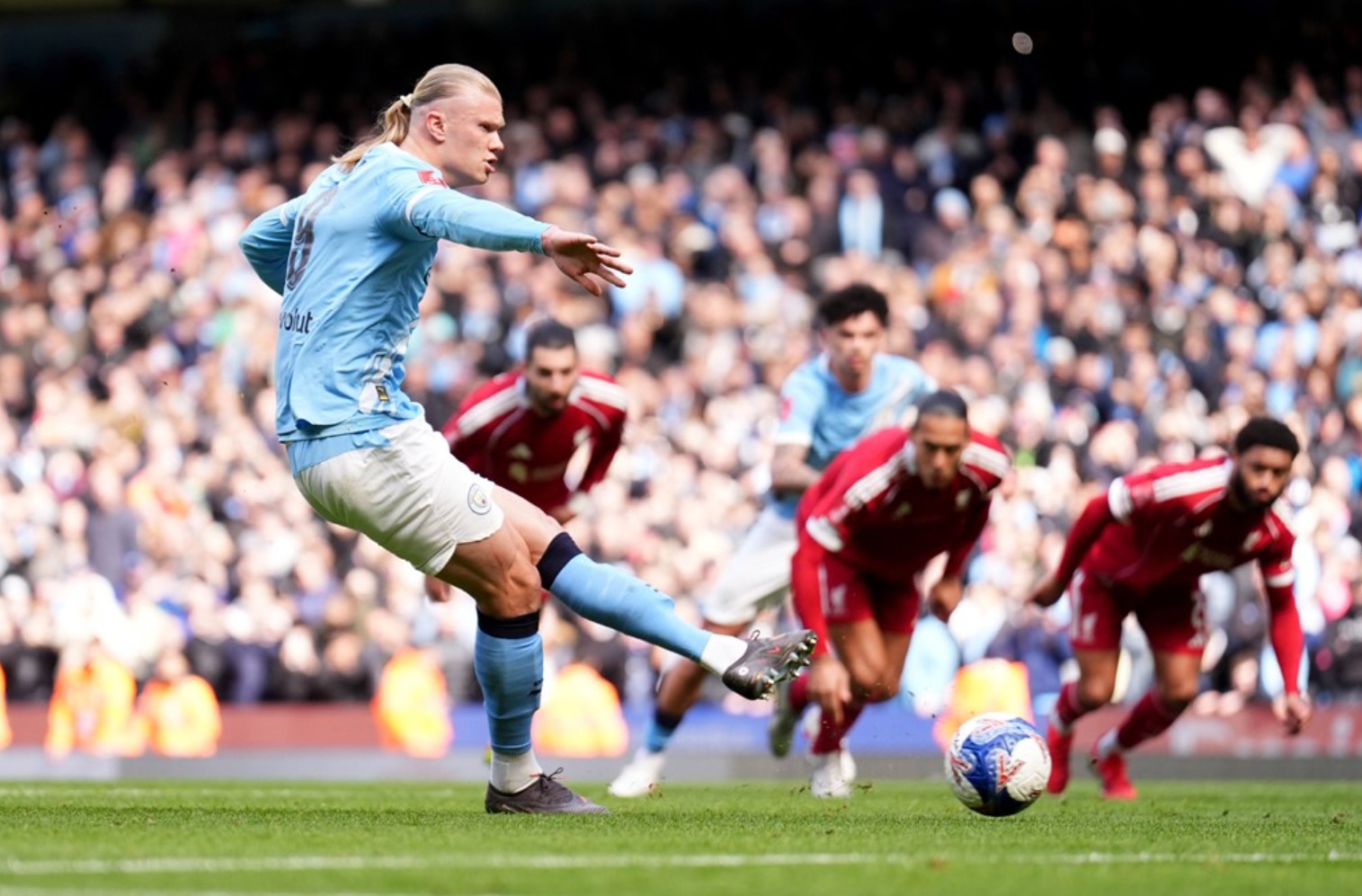 Jadwal Bola Malam Ini: Liverpool Jumpa Man City, AC Milan Menantang Sassuolo