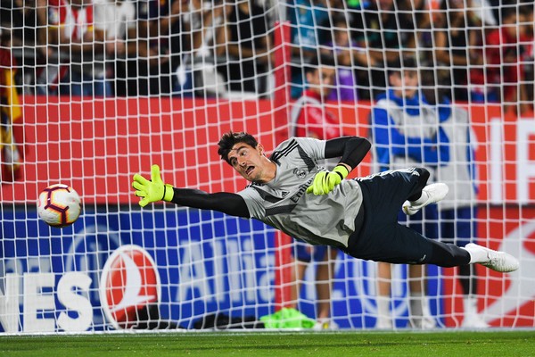 Thibaut Courtois Merasa Dimusuhi Pers Spanyol