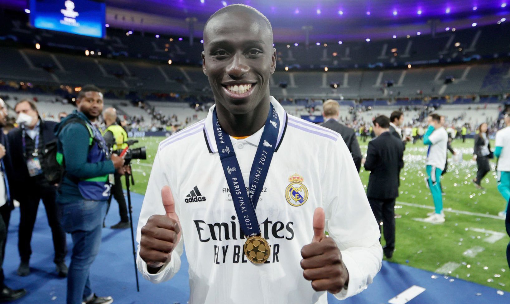 Bek Kiri Real Madrid Bikin Manchester United Jatuh Hati