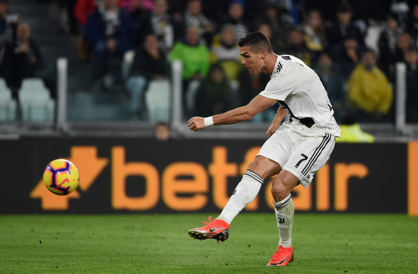 Kiper Fiorentina Bermimpi Tepis Penalti Cristiano Ronaldo