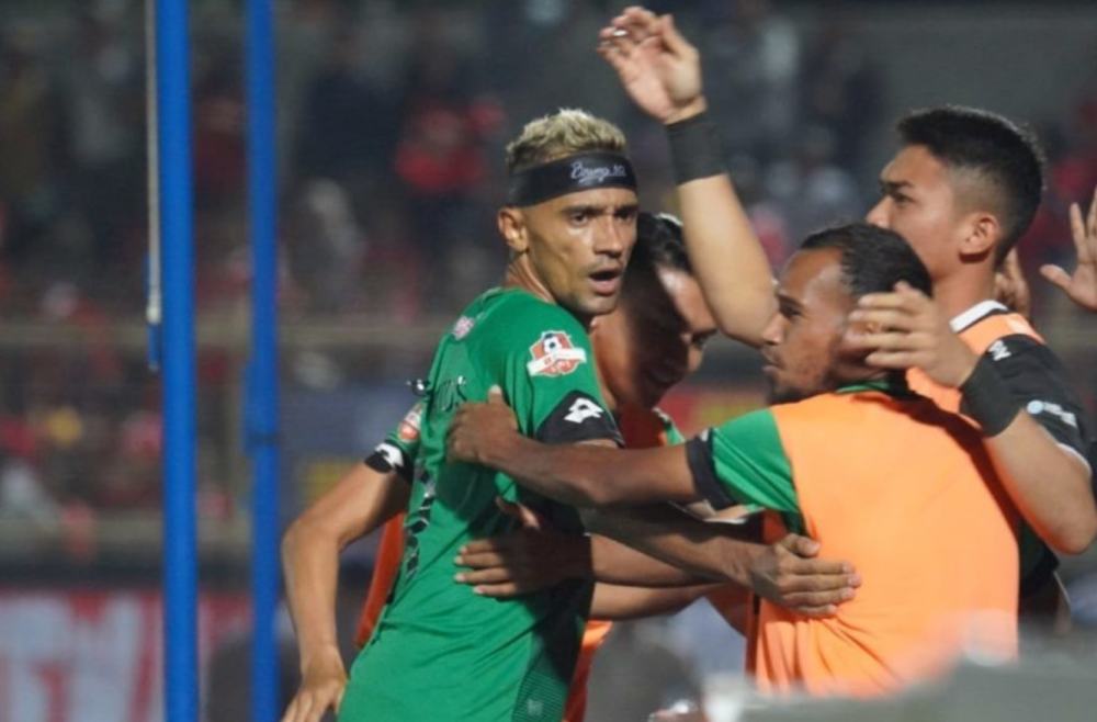 Manajemen Persib Bantah Barter Pemain, Robert Rene Alberts Akui Ketertarikan pada Bruno Matos