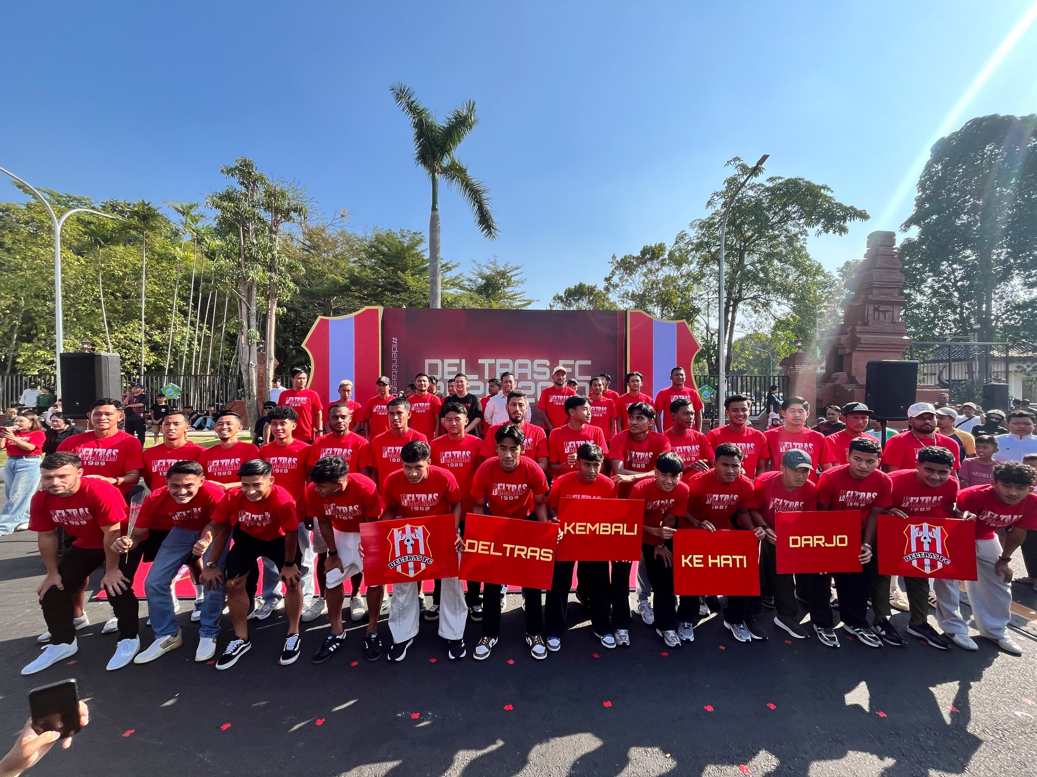 Kembali ke Akar, Deltras Sidoarjo Luncurkan Skuad di Car Free Day Alun-Alun Kota