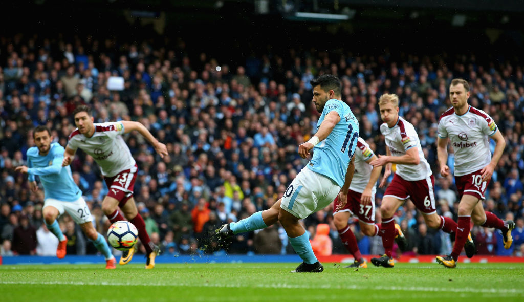 Libas Burnley 3-0, Man City Jauhi MU