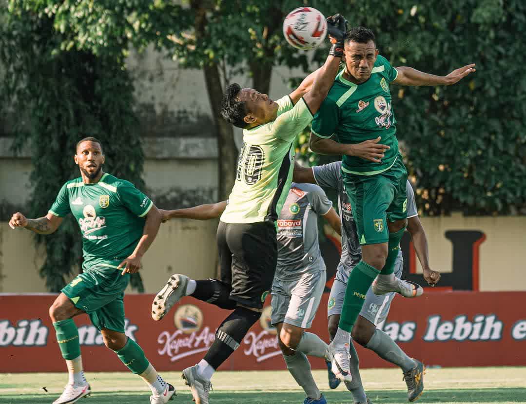 Persebaya Genjot Taktikal saat Latih Tanding dengan Persela