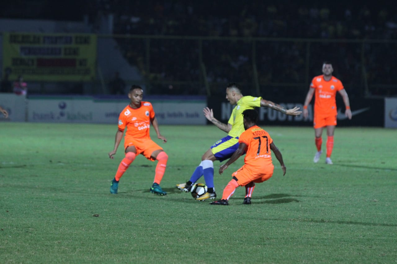 Barito Putera 2-1 Persija Jakarta: Macan Kemayoran Keok, Laskar Antasari Turunkan Persipura dari Puncak
