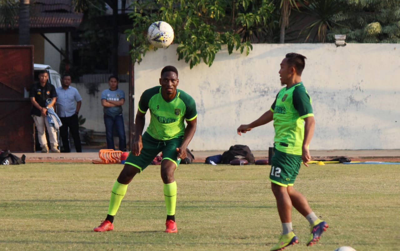 Pemain Asing Persebaya Under Performance, Djanur Mengedepankan Pendekatan Dialog