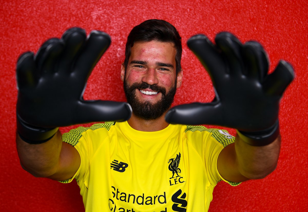 Francesco Totti Sebut AS Roma Tak Mungkin Tolak Rp 1,2 Triliun untuk Alisson Becker