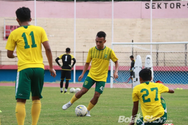 Ernando Ari Sutaryadi Naik Kelas, Persebaya Sejauh Ini Pertahankan 9 Pemain dan Rekrut 3 Penggawa