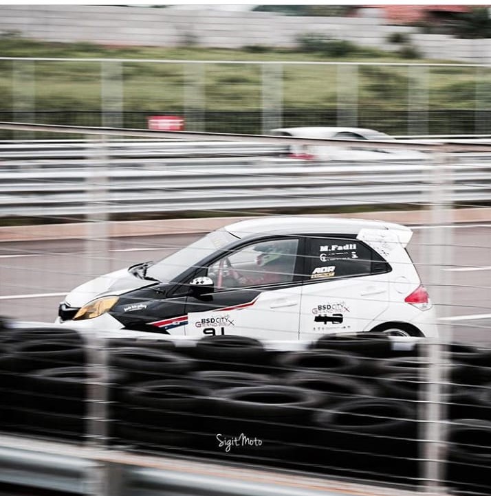 Perjuangan M. Fadli di BSD City Grand Prix: Naik Podium Pertama, Miss Gear sampai Mobil Terbakar