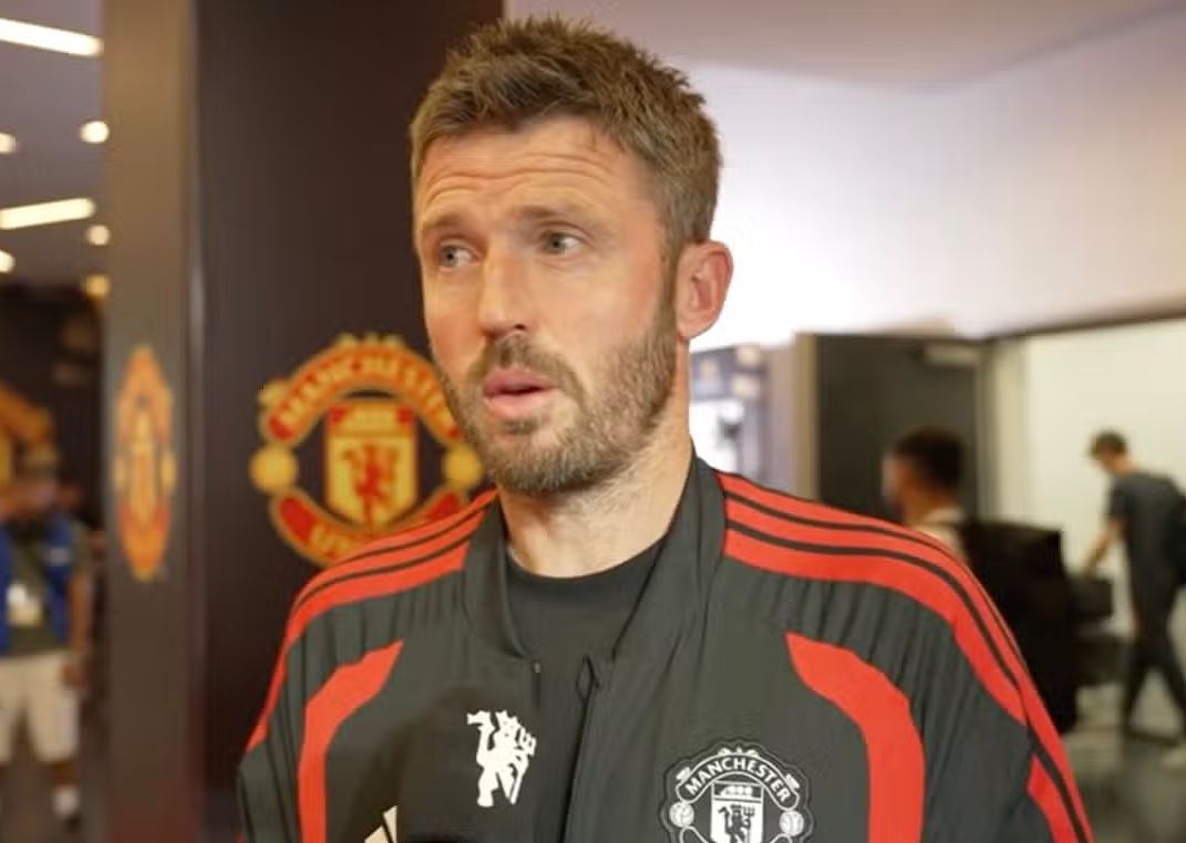 Tak Banyak Alasan, Michael Carrick Bicara Kekalahan Telak Manchester United di Polandia