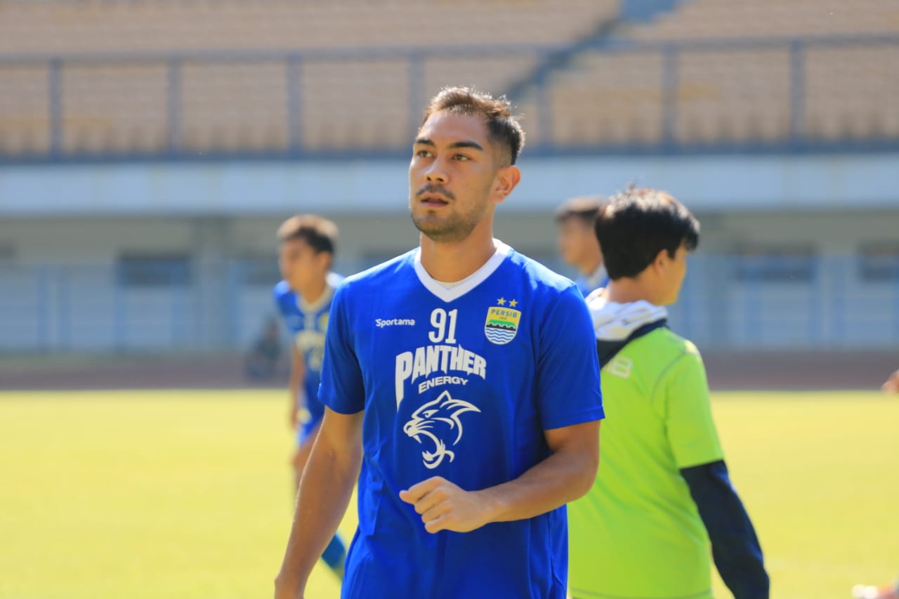 Omid Nazari Semakin Menyukai Persib dan Menantikan Laga Kontra Persija