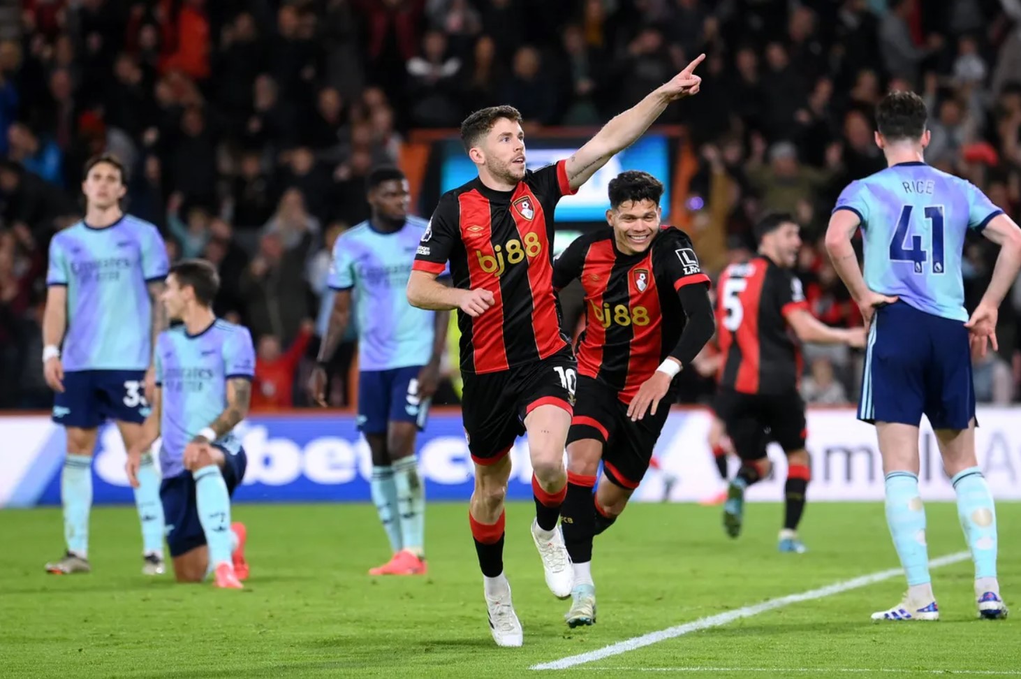 Hasil Premier League: Saliba Kartu Merah, Arsenal Dibekuk Bournemouth 0-2