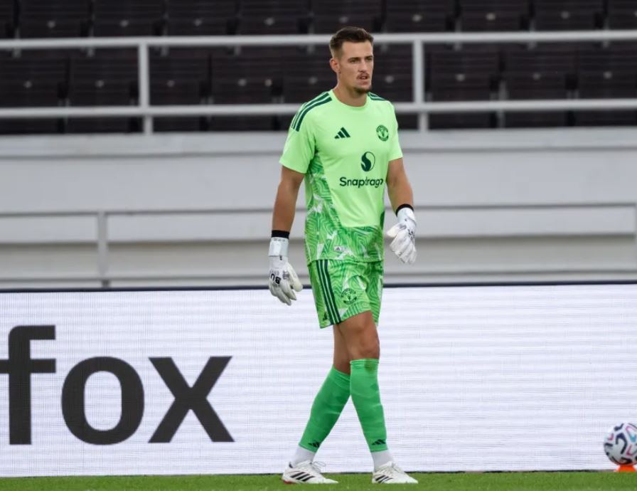 Rombak Posisi Kiper, Manchester United Lepas Altay Bayindir dan Radek Vitek