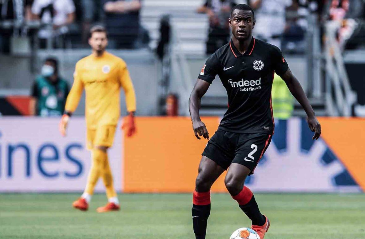Bek Potensial Eintracht Frankfurt dalam Radar Transfer Liverpool