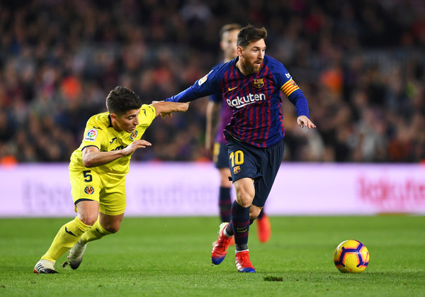 Pele Sebut Maradona Lebih Hebat daripada Messi, Lineker: Omong Kosong