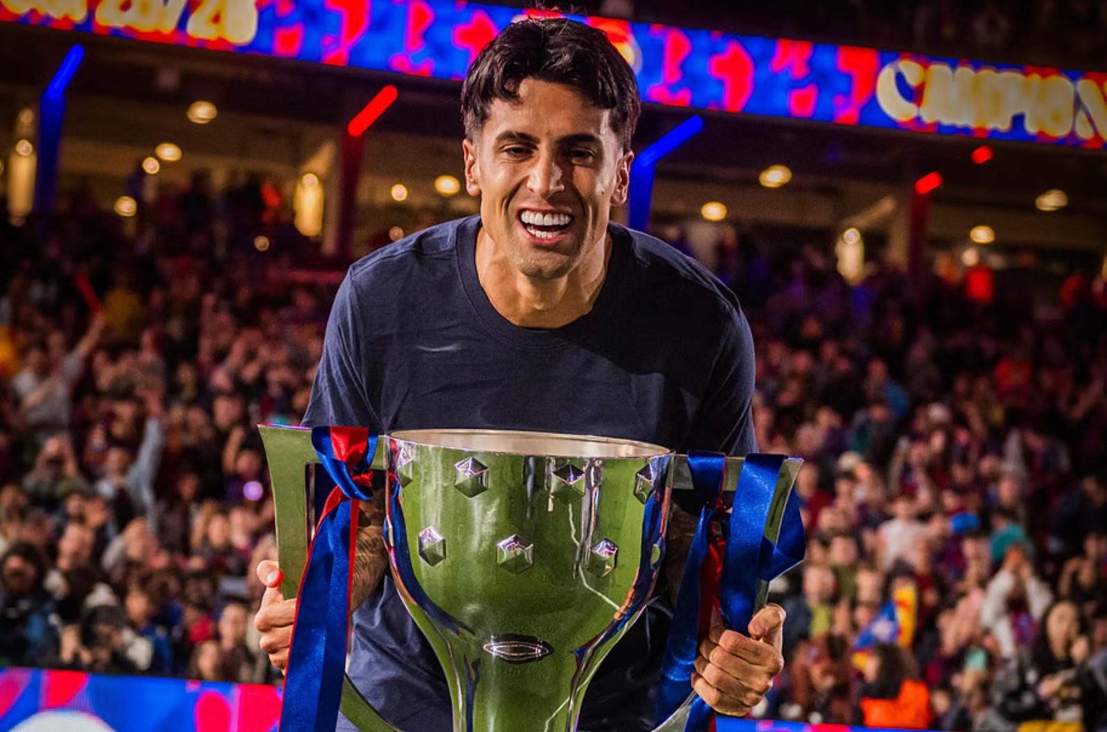 Barcelona Juara LaLiga, Joao Cancelo Masuk Buku Sejarah