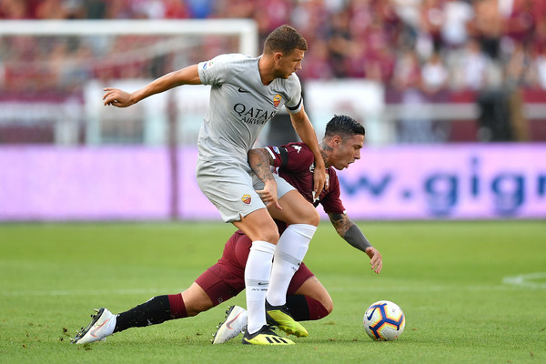 Edin Dzeko Dikabarkan Perpanjang Kontrak di Roma dan Bekerja dengan Totti Usai Pensiun