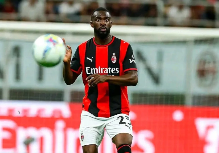 Bek Andalan AC Milan Ditawarkan ke Juventus