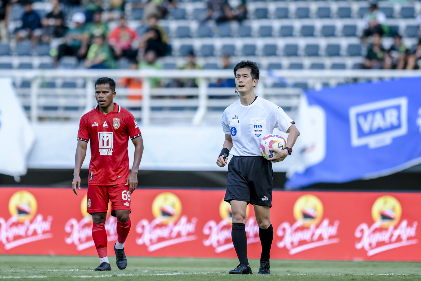 Ko Hyung-jin dari Korea Selatan Jadi Wasit Laga Panas Persib Bandung vs Persija Jakarta