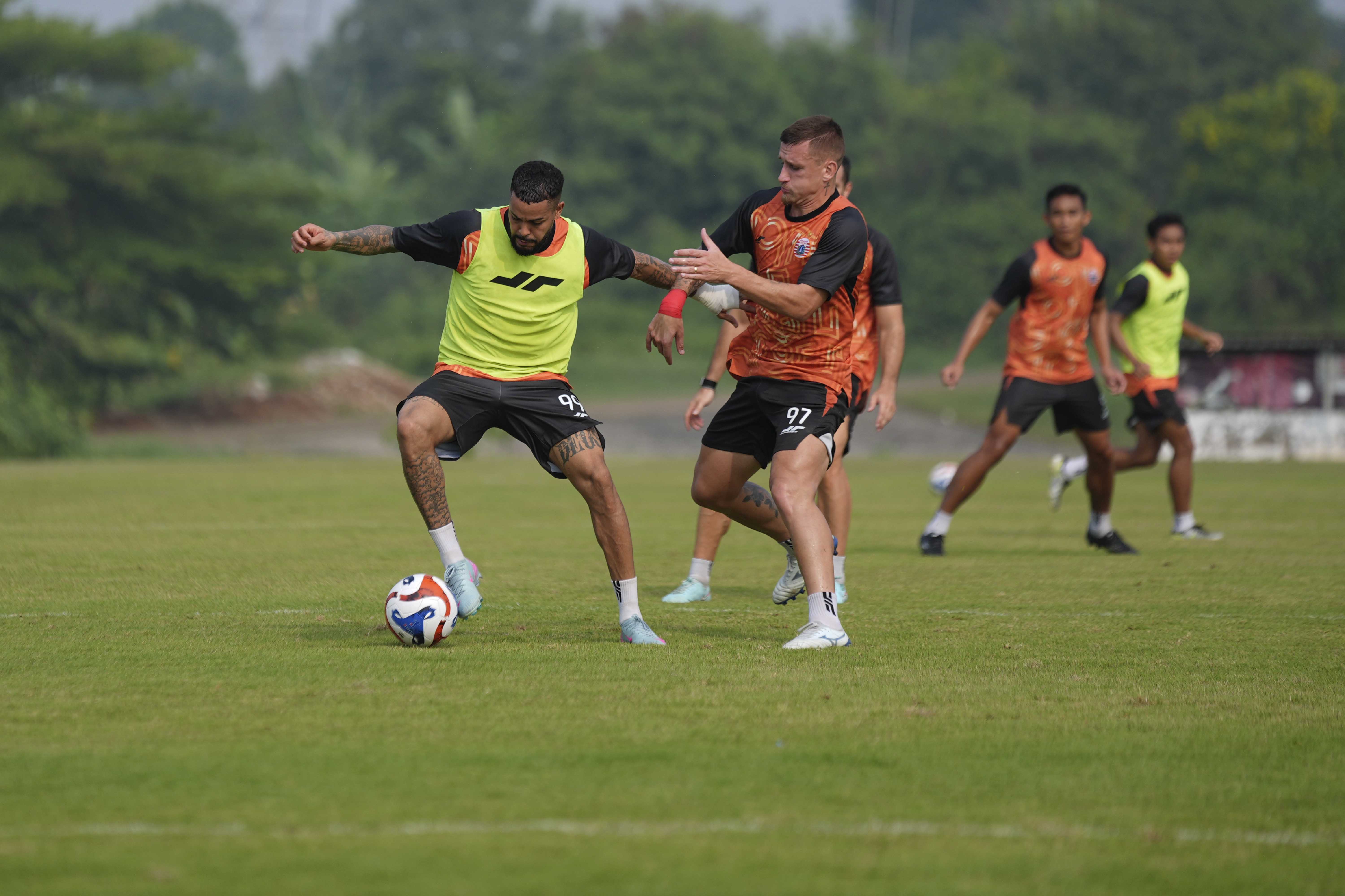 Jelang Lawan Persis, Mauricio Souza Minta Pemain Persija Kembali Injak Bumi