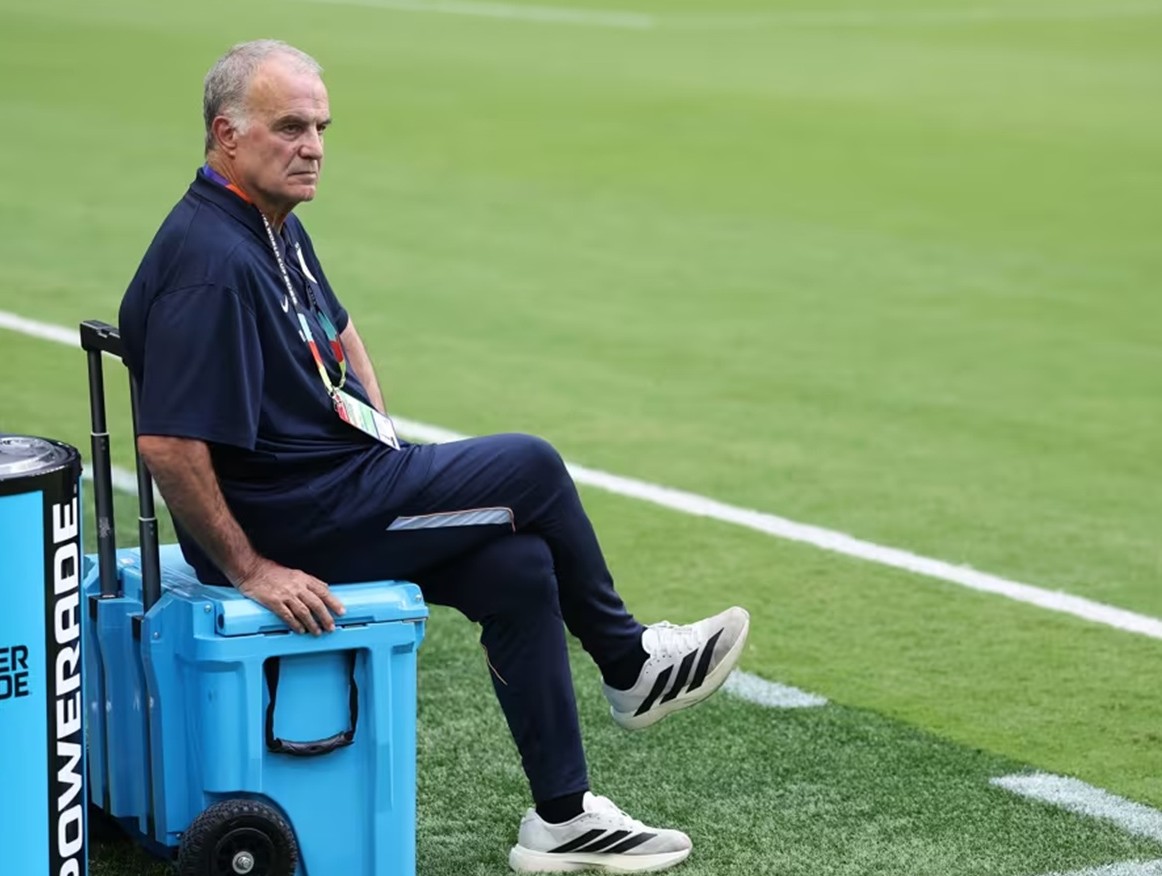 Bielsa Bertanggung Jawab atas Kegagalan Uruguay, Pasang Badan Lindungi Muslera