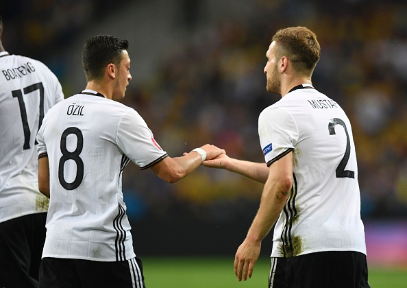 Ozil Ajak Mustafi Hijrah ke Arsenal