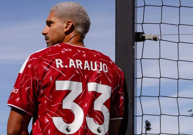 Tak Hanya Ronald Araujo, Liverpool Juga Tertarik Boyong Bek Barcelona Ini