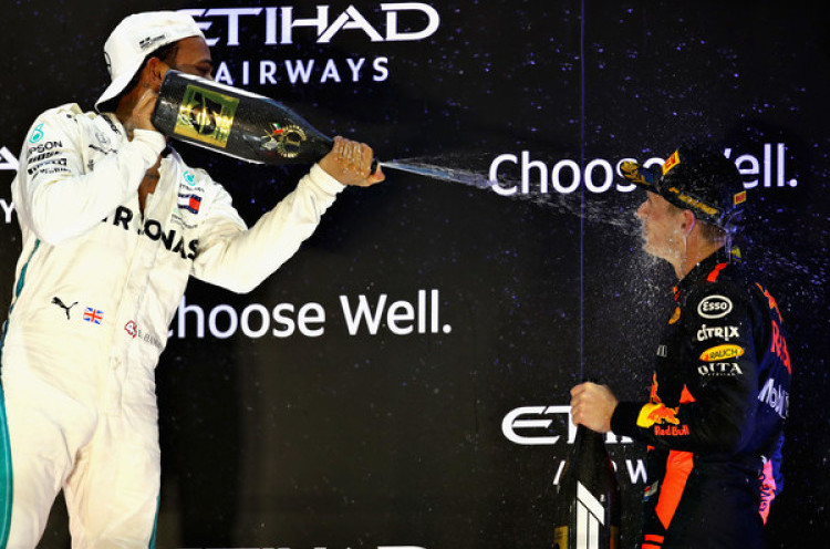Lewis Hamilton Sebut Max Verstappen Magnet Tabrakan, Bos Red Bull Membela 