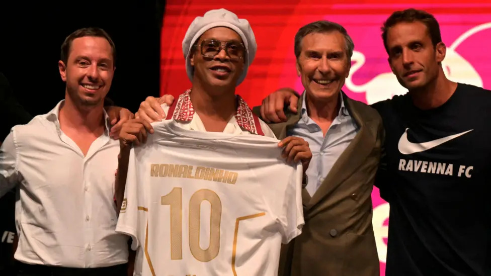 Ronaldinho Kembali dari Pensiun, Gabung Klub Serie C