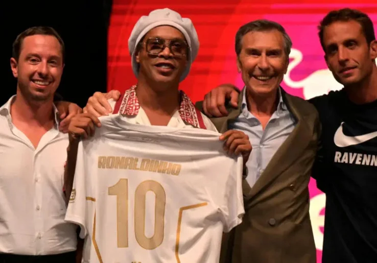 Ronaldinho Kembali dari Pensiun, Gabung Klub Serie C
