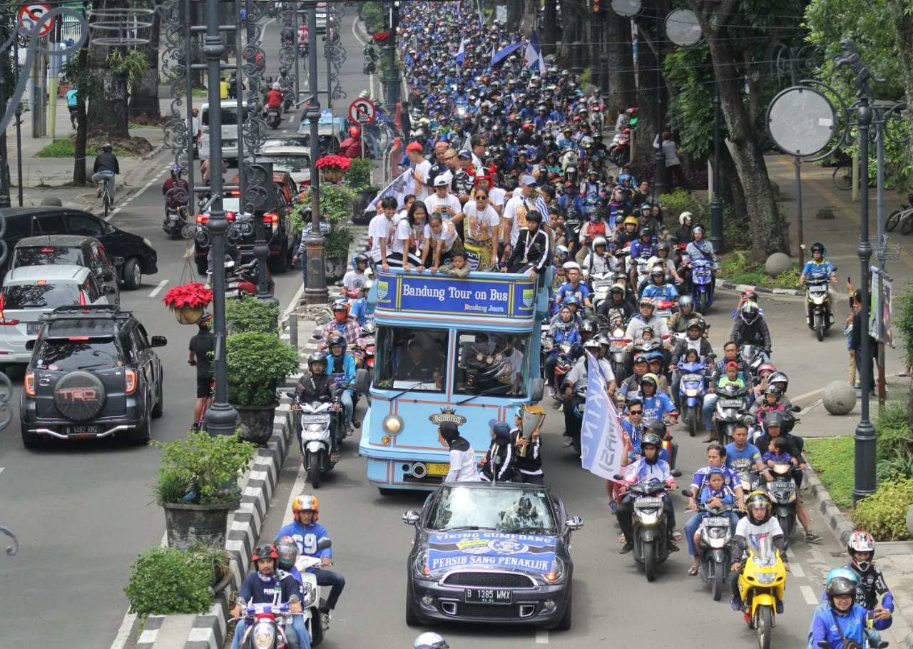 Konvoi Juara Persib Putri Ditutup Lagu Kartonyono Medot Janji
