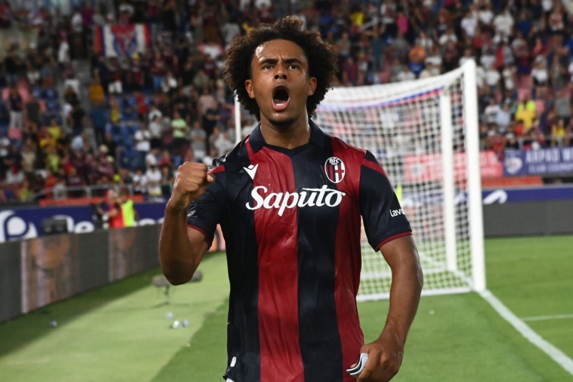 Menilik Niatan Manchester United Merekrut Striker Bologna Asal Belanda