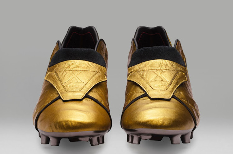 Nike Luncurkan Sepatu Emas Tiempo Totti X