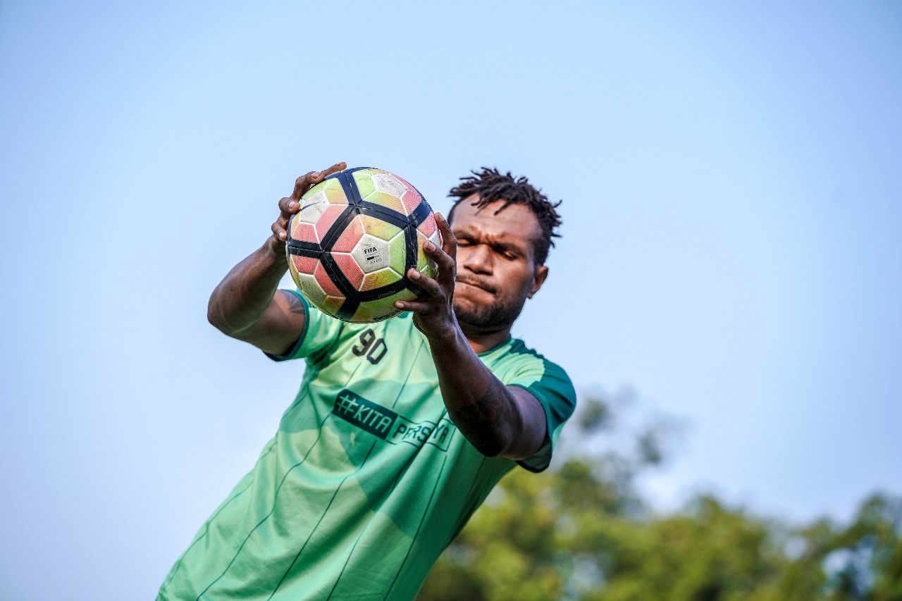 Sinyal Persebaya Siap Ambil Ancang-ancang Lepas Nelson Alom